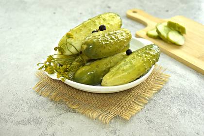 Быстрые маринованные огурцы