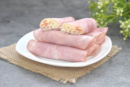 Рулетики из ветчины с творожным сыром и корейской морковью