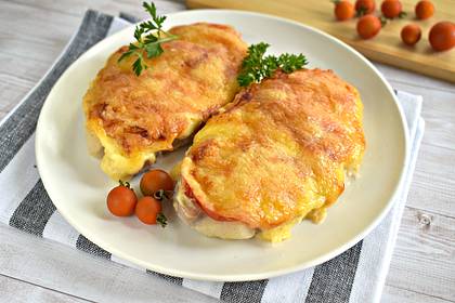 Отбивные из свинины с помидорами и сыром в духовке