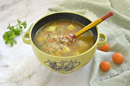 Гречневый суп с курицей и помидорами