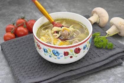 Грибной суп с фрикадельками и лапшой