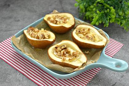Груши, запечённые с сыром бри в духовке
