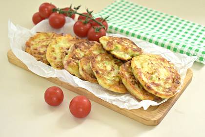 Кабачковые оладьи с колбасой и сыром