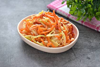 Капустный салат с морковью по-корейски и болгарским перцем
