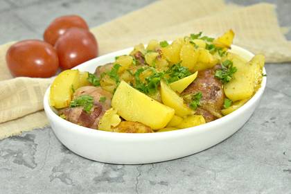 Картошка с курицей и беконом в духовке