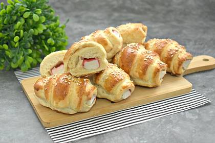 Крабовые палочки в слоёном тесте в духовке