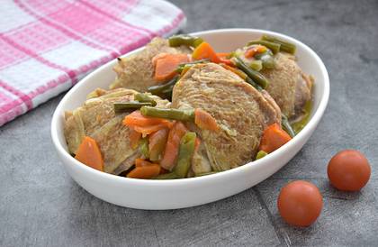 Куриные бёдра с фасолью и болгарским перцем