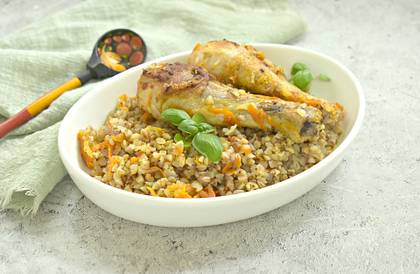Куриные голени, запечённые в духовке с гречкой