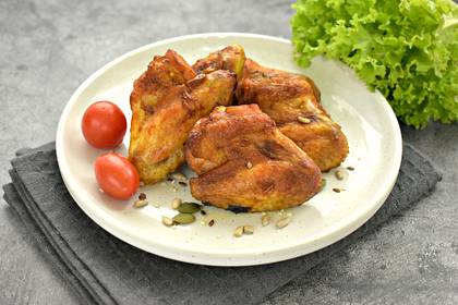 Куриные крылышки в чесночно-соевом маринаде в духовке