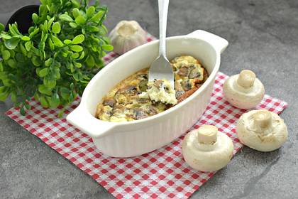 Омлет с шампиньонами и чесноком в духовке