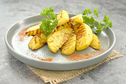 Острая картошка по-деревенски в духовке