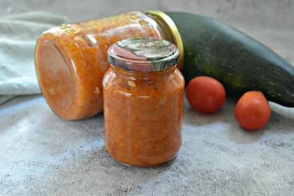 Овощная икра с кабачками и томатной пастой на зиму