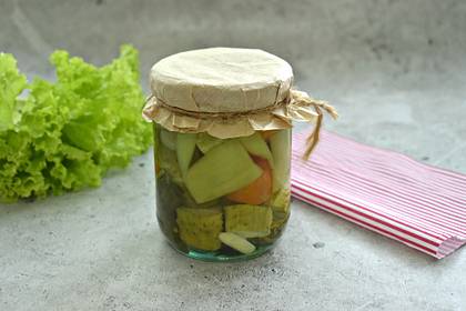 Овощное ассорти с черри на зиму