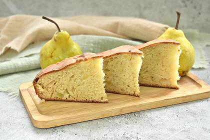 Пирог на ряженке с грушами