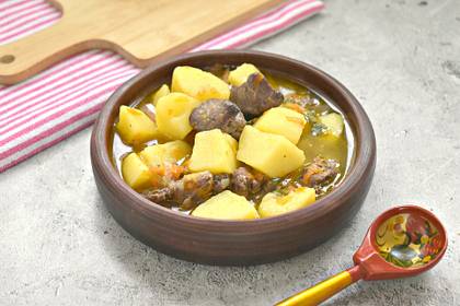 Рагу из куриной печени с картошкой и перцем