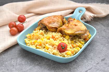Рис с курицей и кукурузой в духовке