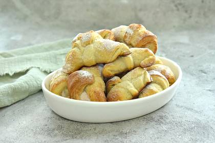 Рогалики из слоёного теста с детским творожком