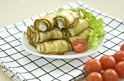 Рулетики из кабачков с творожным сыром и зеленью