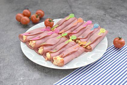 Рулетики из ветчины с сыром и корейской морковью