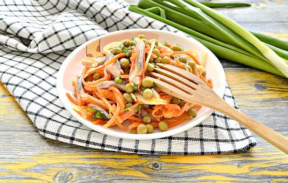 Салат с селёдкой и корейской морковкой