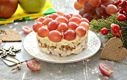 Салат Тиффани с виноградом и курицей