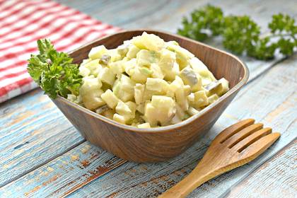Салат из зелёной редьки и картошки