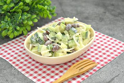 Салат с фасолью и огурцами к шашлыку