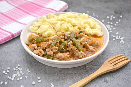 Стручковая фасоль с фаршем и овощами