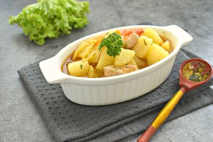 Тушёная индейка с картошкой и болгарским перцем