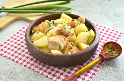 Тушёная капуста с картошкой и курицей