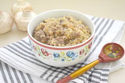 Ячневая каша с фаршем и грибами
