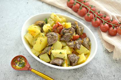 Жаркое из куриной печени с картошкой