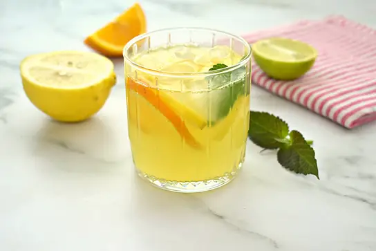 Безалкогольный мохито с апельсином и лимоном