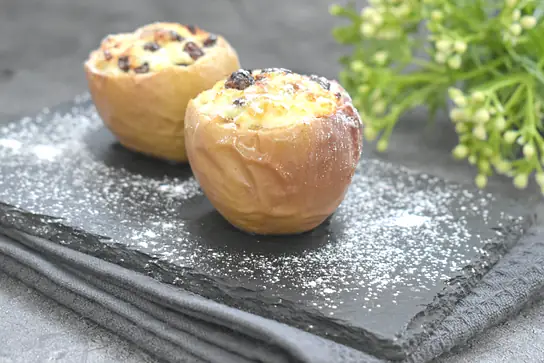 Яблоки с творогом и изюмом в аэрогриле
