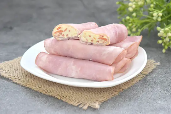 Рулетики из ветчины с творожным сыром и корейской морковью
