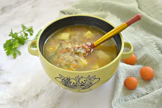 Гречневый суп с курицей и помидорами