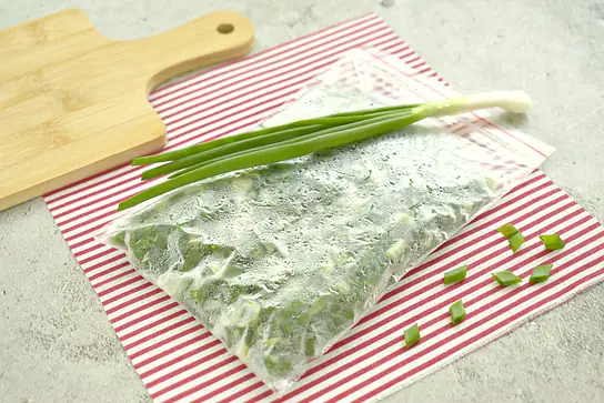 Как заморозить зелёный лук на зиму