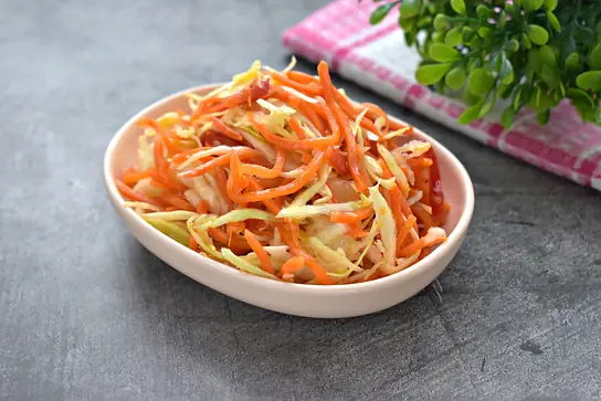 Капустный салат с морковью по-корейски и болгарским перцем