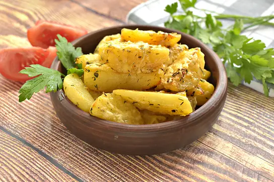 Картошка с чесноком, майонезом и сыром в духовке: рецепт с фото
