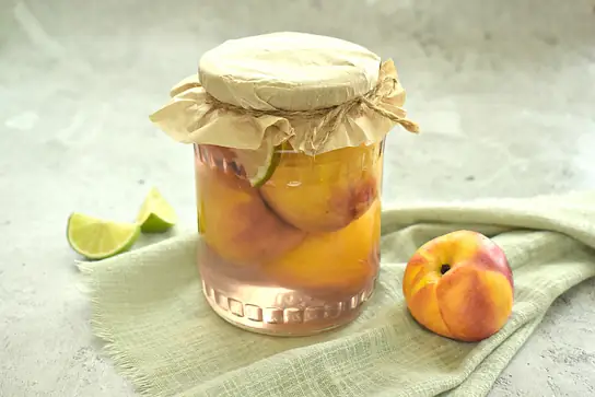 Компот из нектаринов с лаймом на зиму