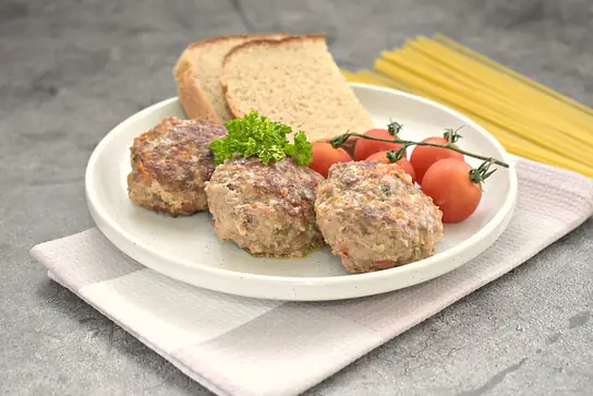 Котлеты из фарша с помидорами и болгарским перцем