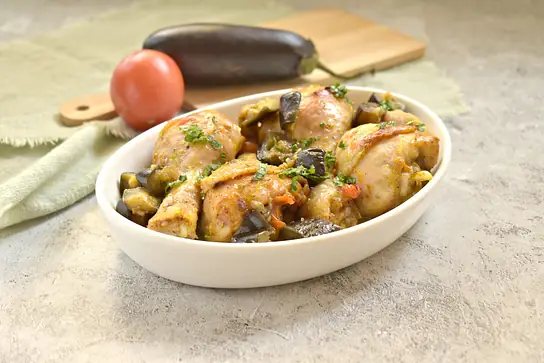 Курица с баклажанами и помидорами в духовке