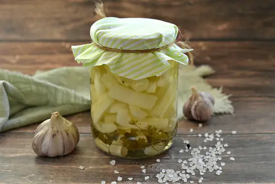 Маринованные кабачки с чесноком и корнем хрена на зиму