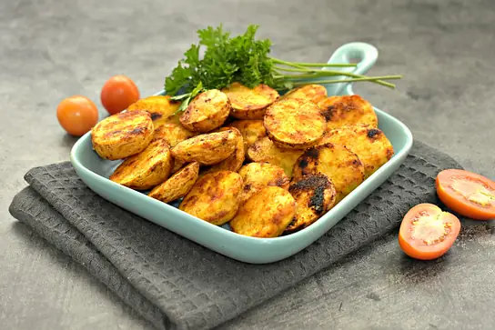 Молодая картошка с паприкой в духовке