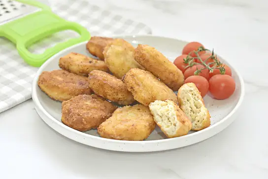 Наггетсы из куриного фарша с сыром на сковороде