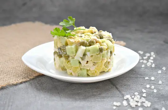 Оливье с куриным филе без моркови