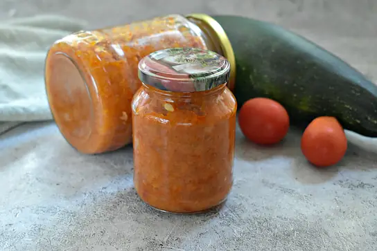 Овощная икра с кабачками и томатной пастой на зиму
