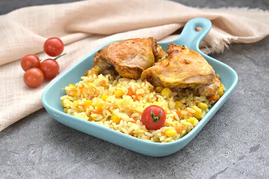 Рис с курицей и кукурузой в духовке