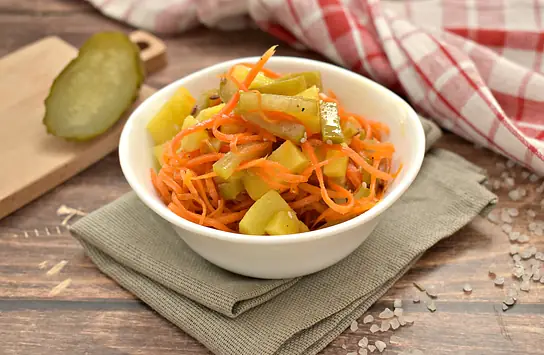 2. Салат из корейской моркови, курицы и пекинской капусты