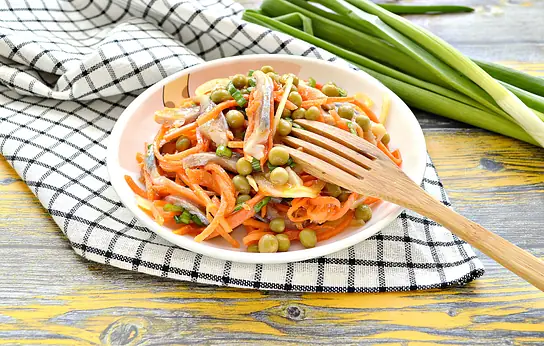 Салат с селёдкой и корейской морковкой